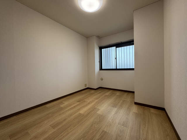 洋室　廊下側西